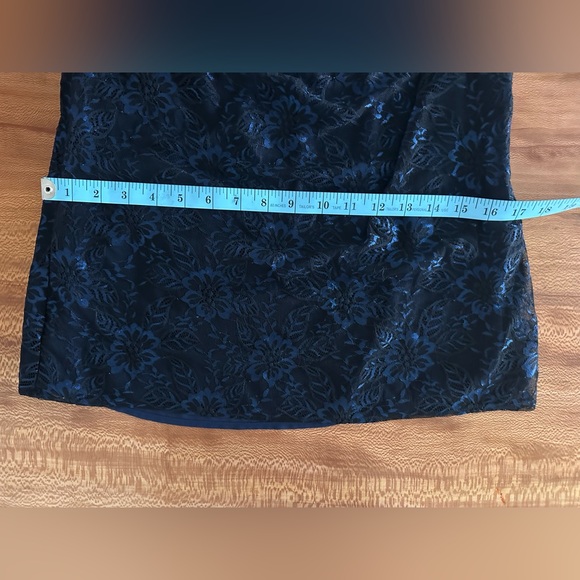 White House Black Market Blouse - Picture 6 of 16